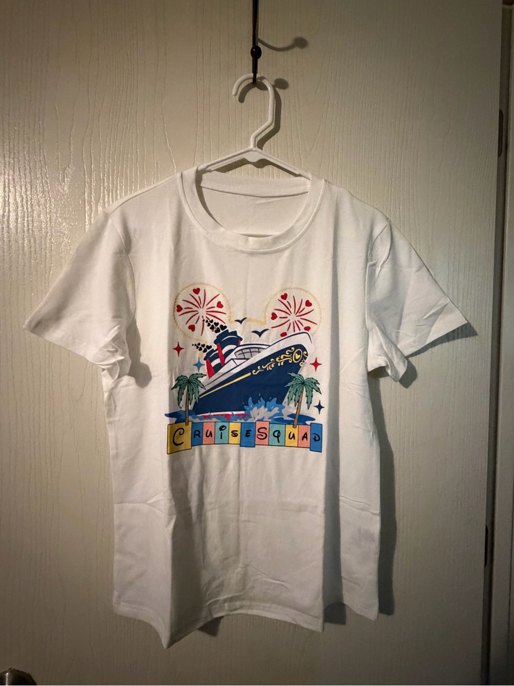 Disney 'Cruise Squad' Graphic Tee Size Small NEW